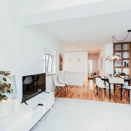 Modern & Charming Alges By Gt House Apartamento